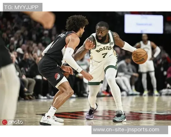 杰伦布朗赞沃尔什日益成长期待他在赛场上的精彩表现